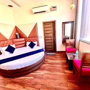 Hotel Woodcrest Zirakpur Chandigarh- Best Family Hotel - Luxurious Rooms - Unit Of Sidham Group